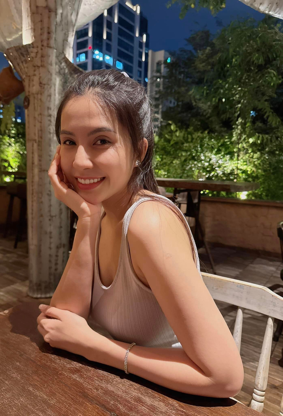  Tin tức sao Việt 17/8: Thiên An - tình cũ Jack vẫn xinh đẹp qua bức ảnh chụp vội. Ảnh: FB Thiên An