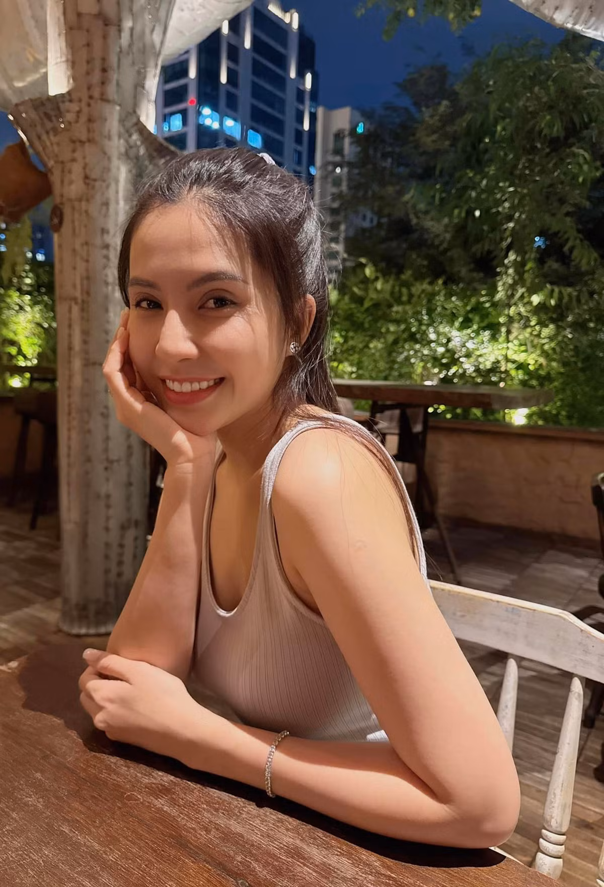  Tin tức sao Việt 17/8: Thiên An - tình cũ Jack vẫn xinh đẹp qua bức ảnh chụp vội. Ảnh: FB Thiên An