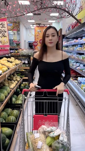 Phuong Oanh khoe loat mam com tu nau, chong kho tinh cung phai khen