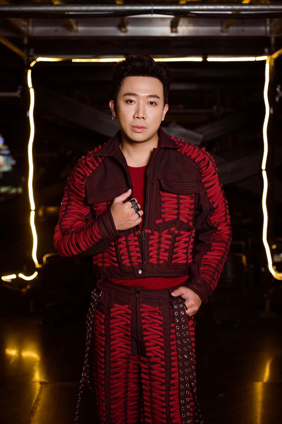 Nam MC khoe vẻ điển trai trong bộ ảnh mới. Ảnh: FB Trấn Thành