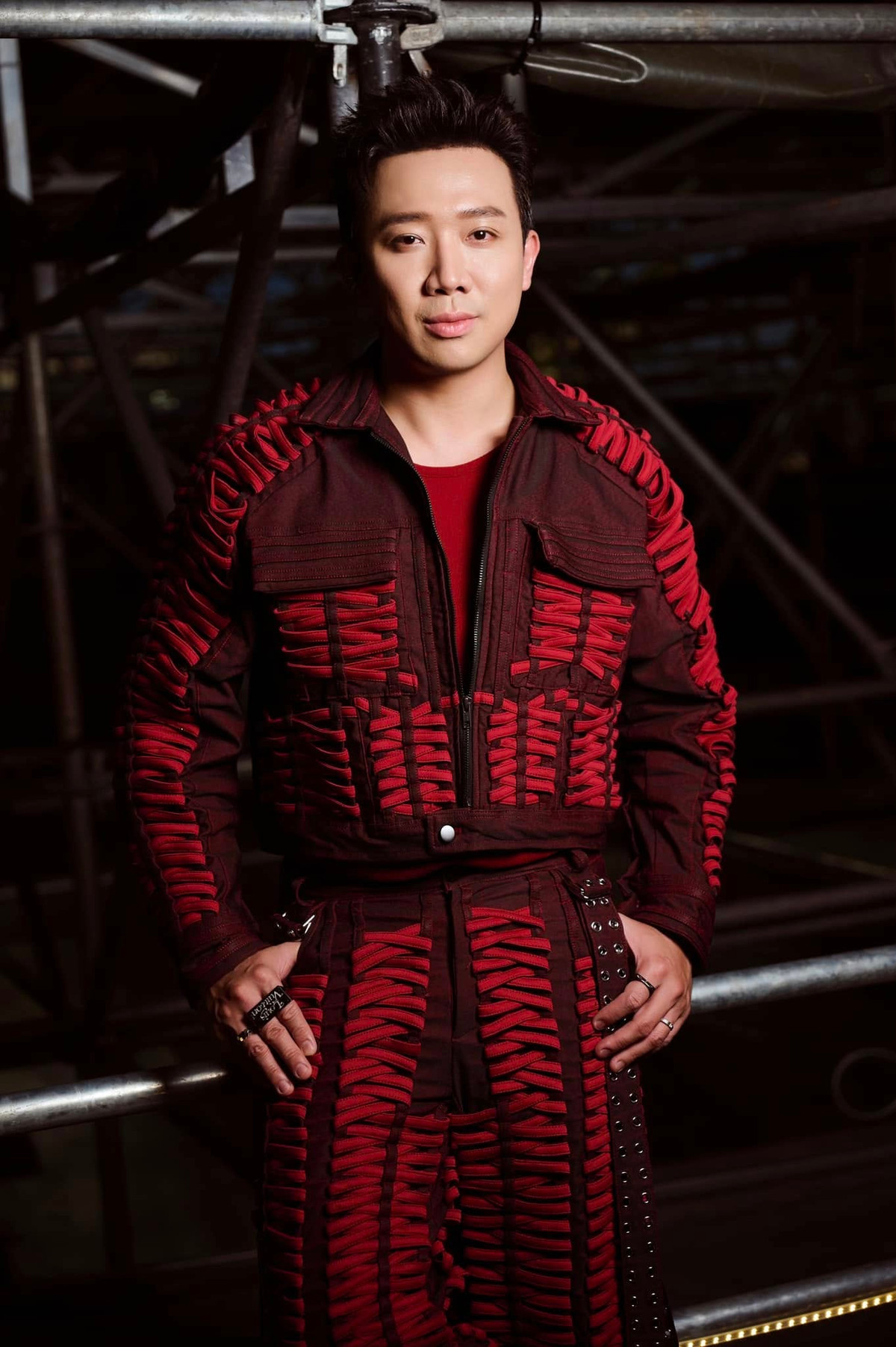 Bên cạnh đó, nam MC còn kèm theo những dòng trạng thái hài hước, dí dỏm, thể hiện sự lạc quan và tự tin của mình. Ảnh: FB Trấn Thành