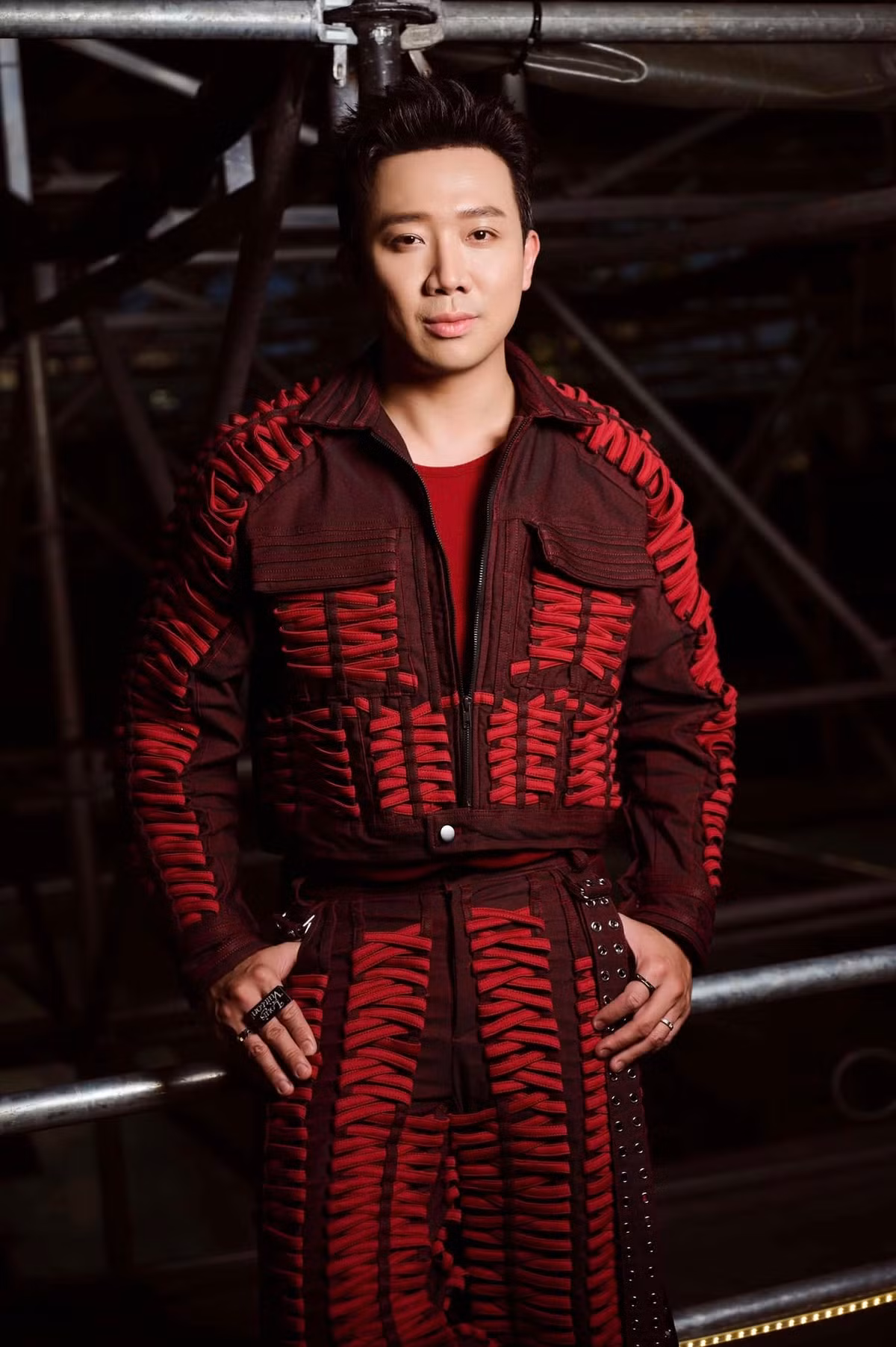 Bên cạnh đó, nam MC còn kèm theo những dòng trạng thái hài hước, dí dỏm, thể hiện sự lạc quan và tự tin của mình. Ảnh: FB Trấn Thành