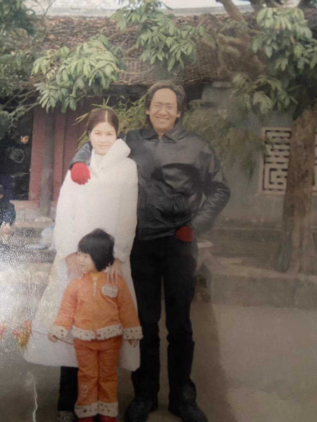 Vợ chồng ca sĩ Duy Mạnh có hai con chung, đủ nếp đủ tẻ. Ảnh: FB Buồn Làm Gì