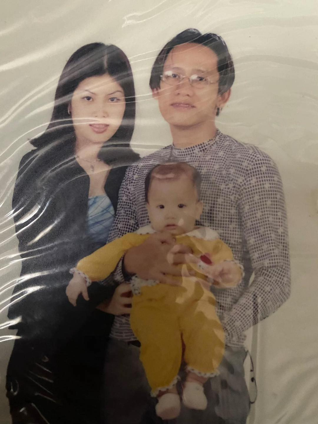 Thời điểm đó, Duy Mạnh chưa có gì trong tay, anh chủ yếu lang bạt khắp các quán bar, phòng trà ở TP.HCM để hát và đánh đàn kiếm sống. Ảnh: FB Buồn Làm Gì