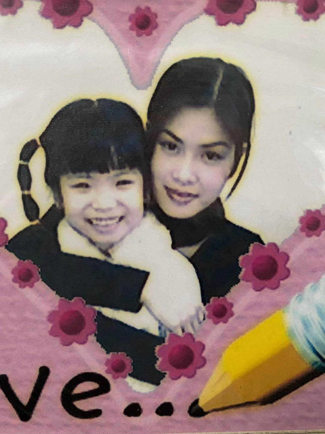 Theo chia sẻ, Thu Huyền sinh ra và lớn lên tại Hải Phòng. Khi vừa tốt nghiệp cấp 3, vượt qua sự ngăn cản của gia đình, Thu Huyền đã quyết định lựa chọn đồng hành cùng Duy Mạnh. Ảnh: FB Buồn Làm Gì