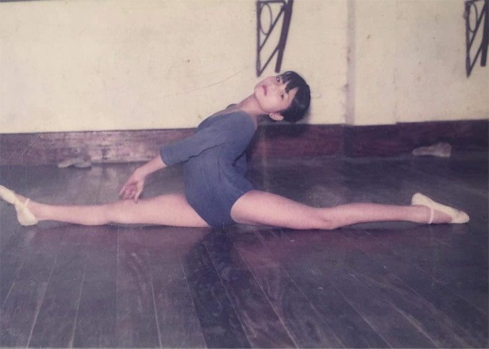 Kiều Anh sinh năm 1981 tại Thái Nguyên. Năm 13 tuổi, cô thi đỗ khoa múa Trường Đại học Văn hóa - Nghệ thuật Quân đội. Năm 17 tuổi, Kiều Anh phục vụ ở đoàn văn công biểu diễn thường xuyên trong bộ đội biên phòng. (Ảnh: FB Kiều Anh)