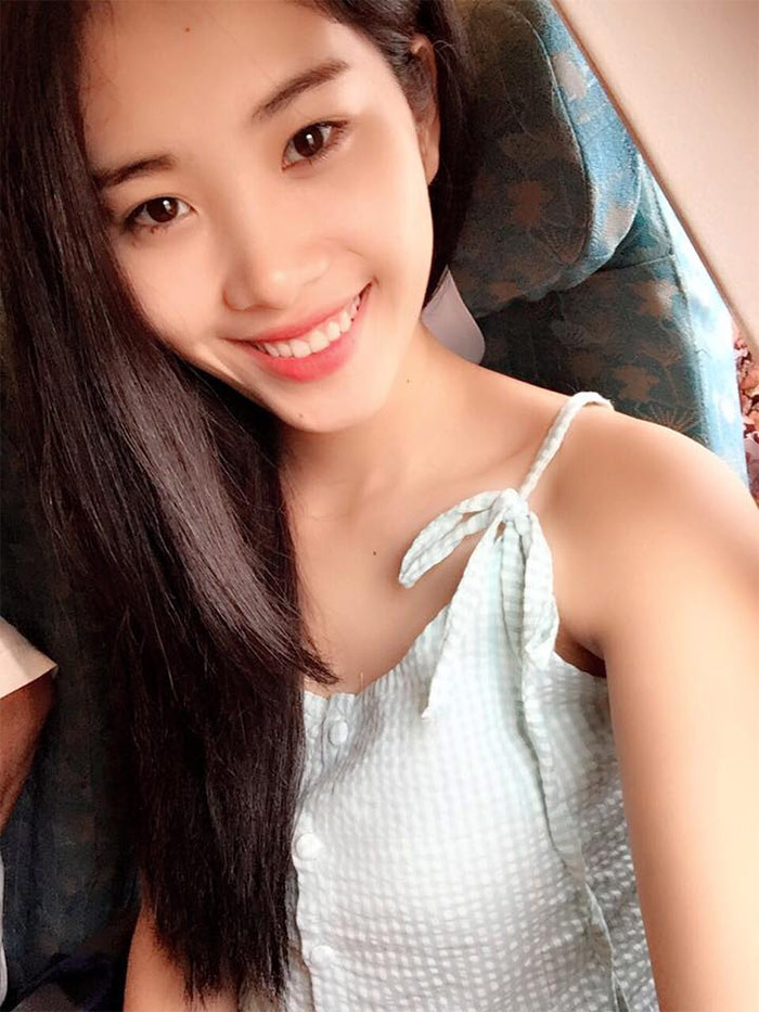 Vẻ đẹp giản dị của Nam Em khi chưa lên ngôi hoa khôi. (Ảnh: FBNV)