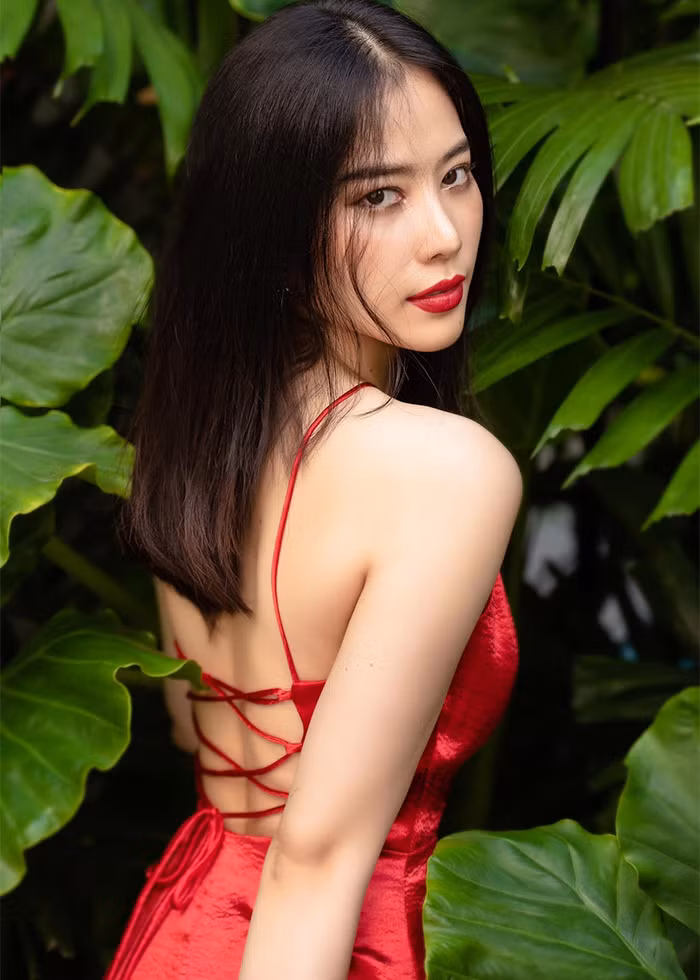 Nam Em còn lọt Top 10 Hoa hậu Hoàn vũ Việt Nam 2015. Nhan sắc của Nam Em ngày càng thăng hạng và được nhiều người ngưỡng mộ. (Ảnh: FBNV)