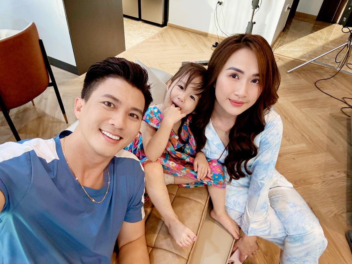 Hà Việt Dũng và vợ hot girl có chung một cô con gái vô cùng đáng yêu sau 6 năm về chung một nhà.