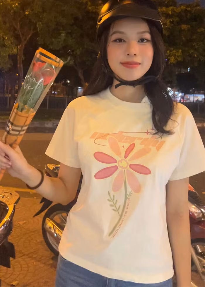 Áo phông, quần jeans là trang phục ưa thích của Huỳnh Thị Thanh Thủy. (Ảnh: FB Huỳnh Thị Thanh Thủy)