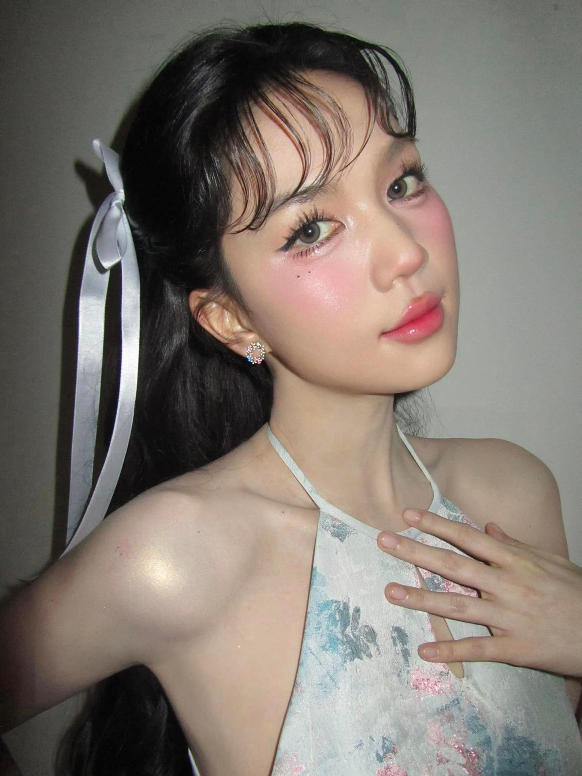 Bên cạnh thẩm mỹ có lợi cho da, Ngọc Trinh còn rất chăm chỉ trong việc chăm sóc da hàng ngày. Ảnh: FB NGỌC TRINH