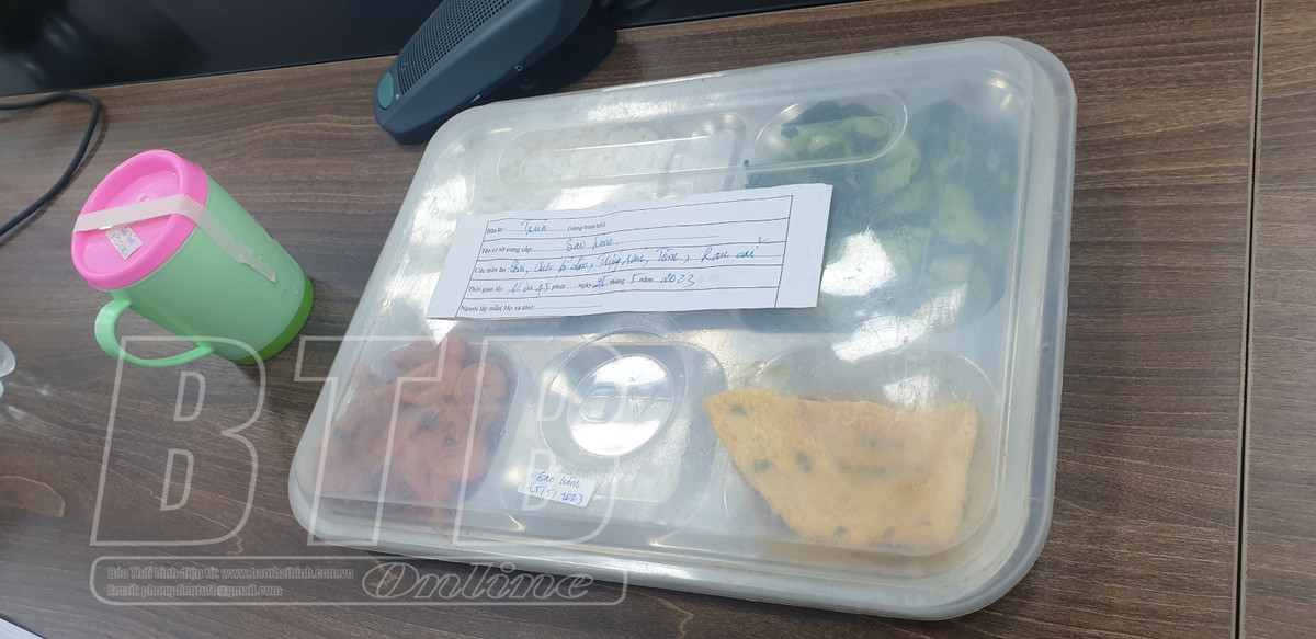 Loat vu ngo doc thuc pham khien hang tram cong nhan nhap vien-Hinh-4