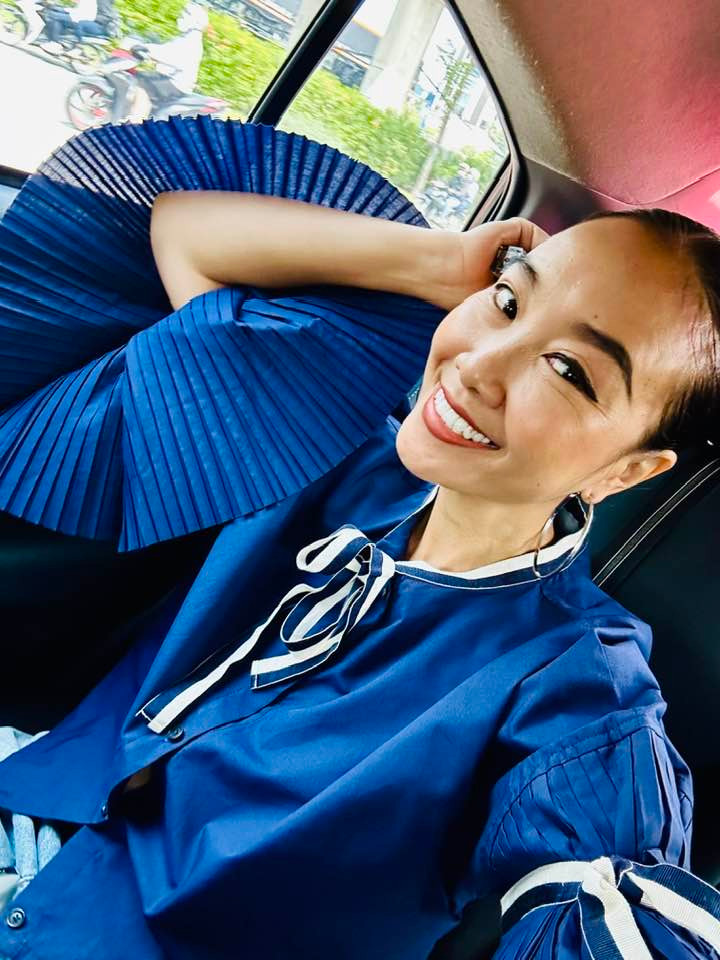 Đoan Trang chia sẻ: "Chỉ những giây phút ngồi trên xe mới thật sự thảnh thơi". Ảnh: FB Doan Trang