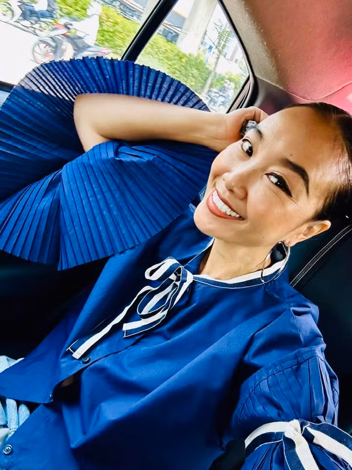 Đoan Trang chia sẻ: "Chỉ những giây phút ngồi trên xe mới thật sự thảnh thơi". Ảnh: FB Doan Trang