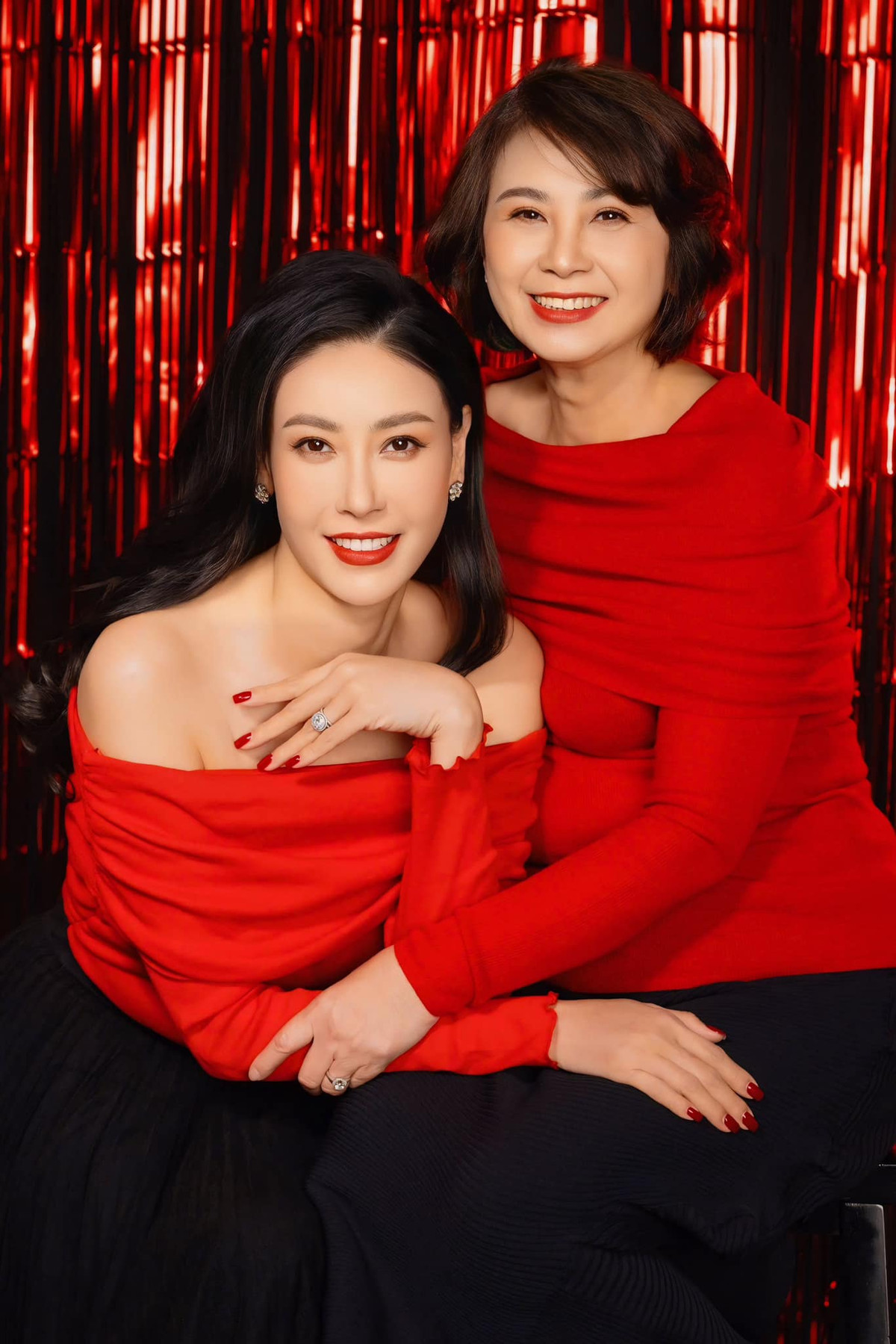 Hà Kiều Anh mừng mẹ 71 tuổi. Ảnh: FB Ha Kieu Anh