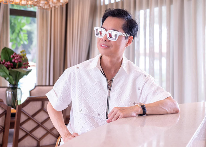 Là ca sĩ nổi tiếng của thập niện 90 Ngọc Sơn sở hữu khối tài sản kếch xù. Anh cũng là một trong những nghệ sĩ giàu có nhất showbiz Việt. (Ảnh: FB Ngọc Sơn)