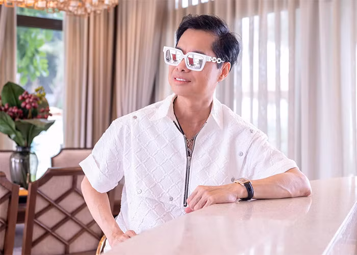 Là ca sĩ nổi tiếng của thập niện 90 Ngọc Sơn sở hữu khối tài sản kếch xù. Anh cũng là một trong những nghệ sĩ giàu có nhất showbiz Việt. (Ảnh: FB Ngọc Sơn)