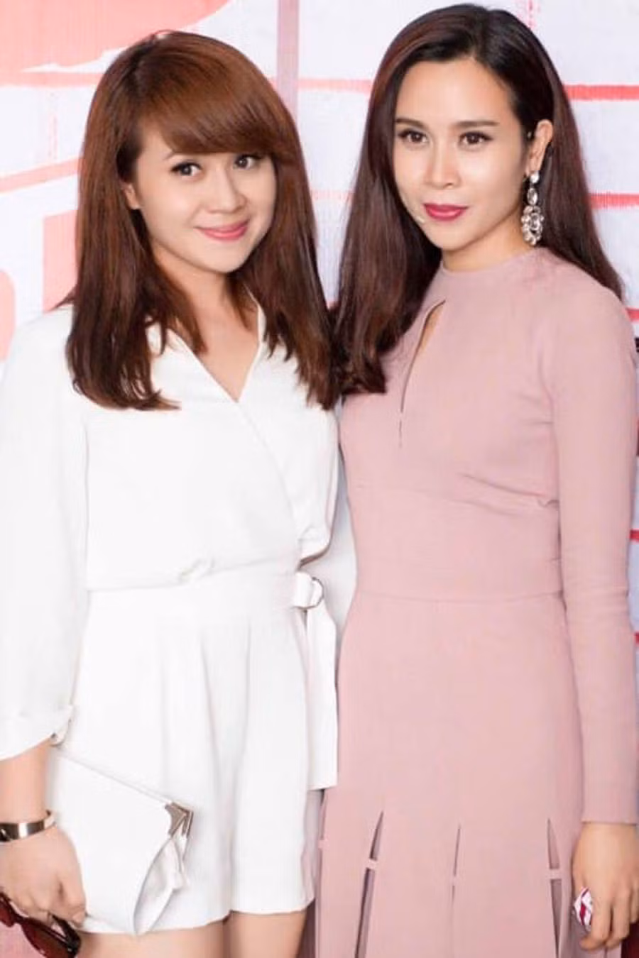 Lưu Thiên Hương - Lưu Hương Giang xuất thân trong một gia đình có truyền thống nghệ thuật, bởi thế cả hai thừa hưởng năng khiếu âm nhạc bẩm sinh.