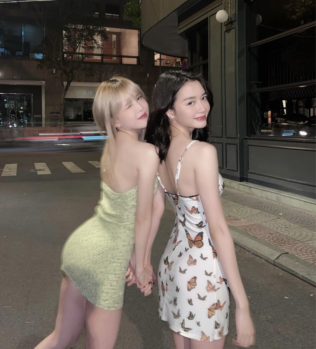 Cả hai đều sở hữu nhan sắc nổi bật và phong cách thời trang sành điệu.