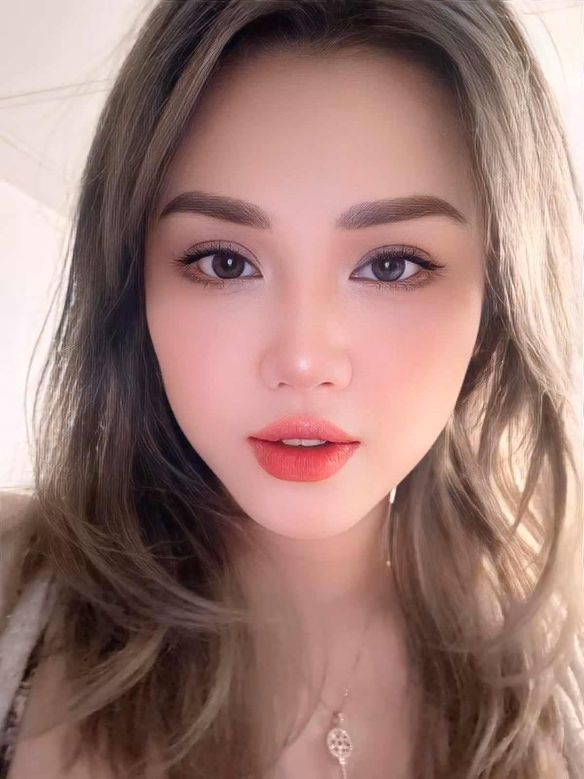 Từ những bức ảnh hiếm hoi của chị gái Bảo Thy có thể thấy cô sở hữu nhiều đường nét giống hệt em gái nổi tiếng. Ảnh: FB Bao Thy Tran