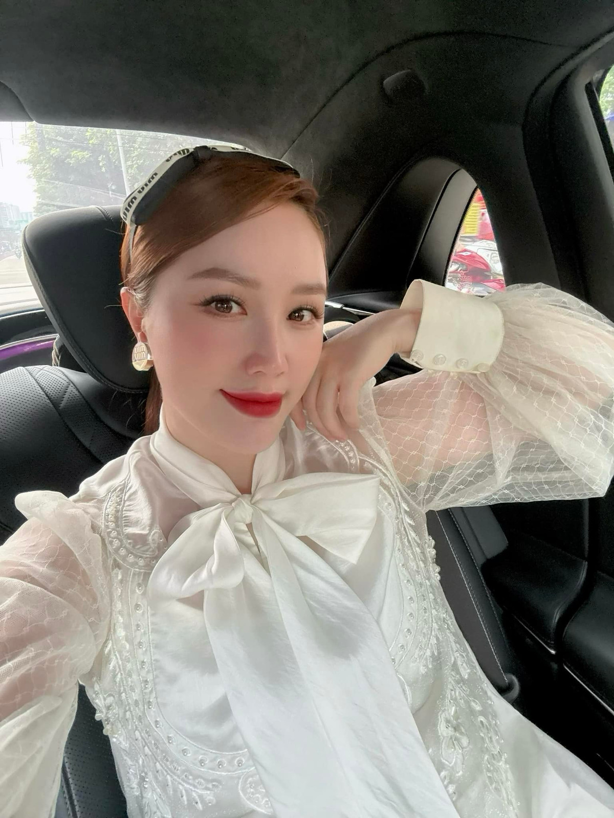 Ngoài anh trai Thế Bảo được nhiều người biết đến, Bảo Thy còn có một người chị gái sở hữu nhan sắc xinh đẹp không kém, có tên Mai Anh hay còn được biết đến với tên gọi là Zenie Trần. Ảnh: FB Bao Thy Tran