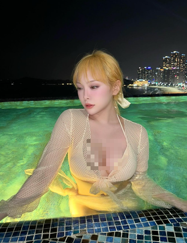 Đa số mọi người đều bị thu hút bởi dáng dấp nóng bỏng và thần thái ngút ngàn của cô nàng.