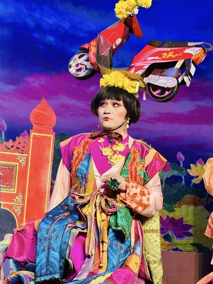 Anh ghi dấu ấn trong lòng khán giả bởi nét diễn tự nhiên, tinh nghịch. Năm 2007, với vai Cá mặt ngu trong vở "Na Tra đại náo thủy cung", Đại Nghĩa được đề cử giải Mai Vàng dành cho Nam diễn viên sân khấu xuất sắc nhất. Năm 2008, Đại Nghĩa được đề cử giải Mai Vàng dành cho Người dẫn chương trình xuất sắc nhất. (Ảnh: FB Đại Nghĩa)