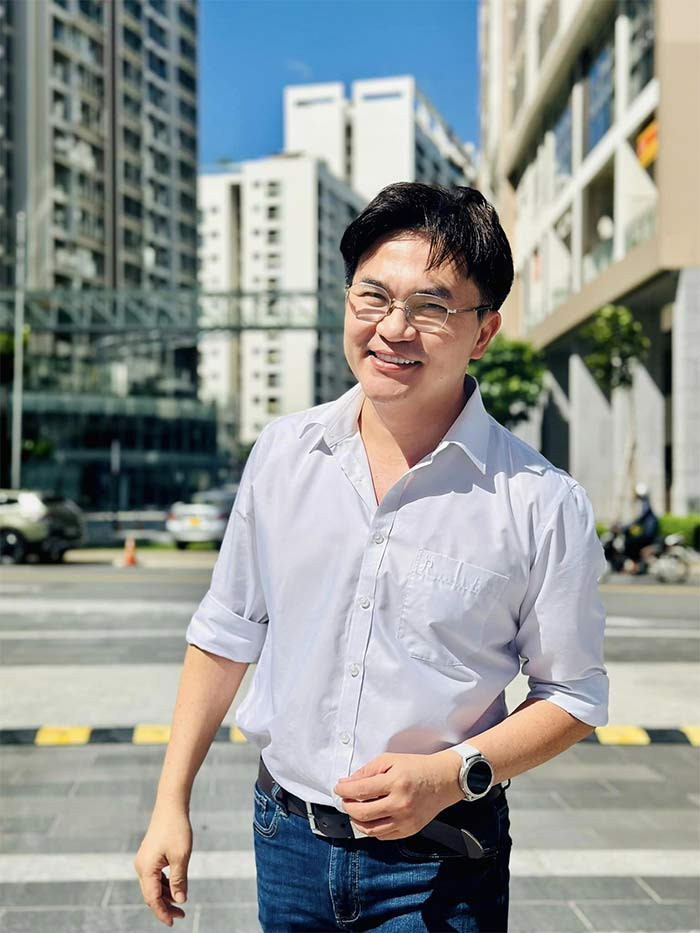 Năm 2008, vở kịch đầu tay của anh mang tên "Cũng cần có nhau" được dàn dựng thành công tại Sân khấu Idecaf. (Ảnh: FB Đại Nghĩa)