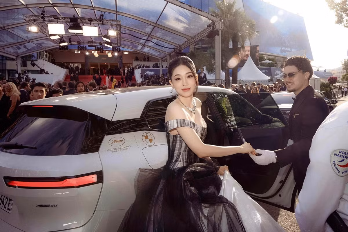 Qua thời gian, nhan sắc của người đẹp sinh năm 1998 ngày càng mặn mà, quyến rũ hơn. Ảnh: FB Bùi Phương Nga