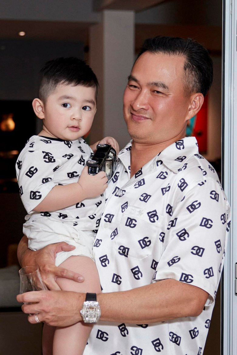 Nhờ vẻ ngoài bụ bẫm, đáng yêu, Gia Khang nhận được sự yêu thích và quan tâm của đông đảo người hâm mộ.