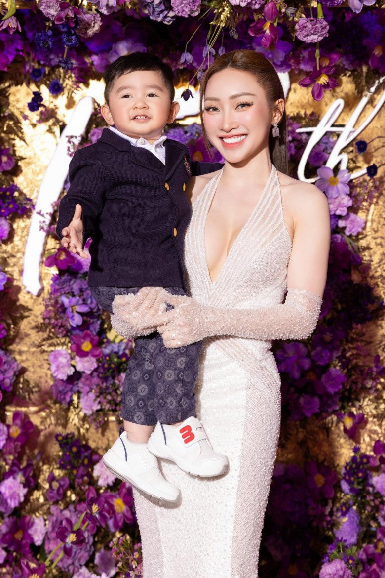 Qua đó có thể thấy Gia Khang là một trong những "rich kid" nổi tiếng nhất nhì showbiz Việt.