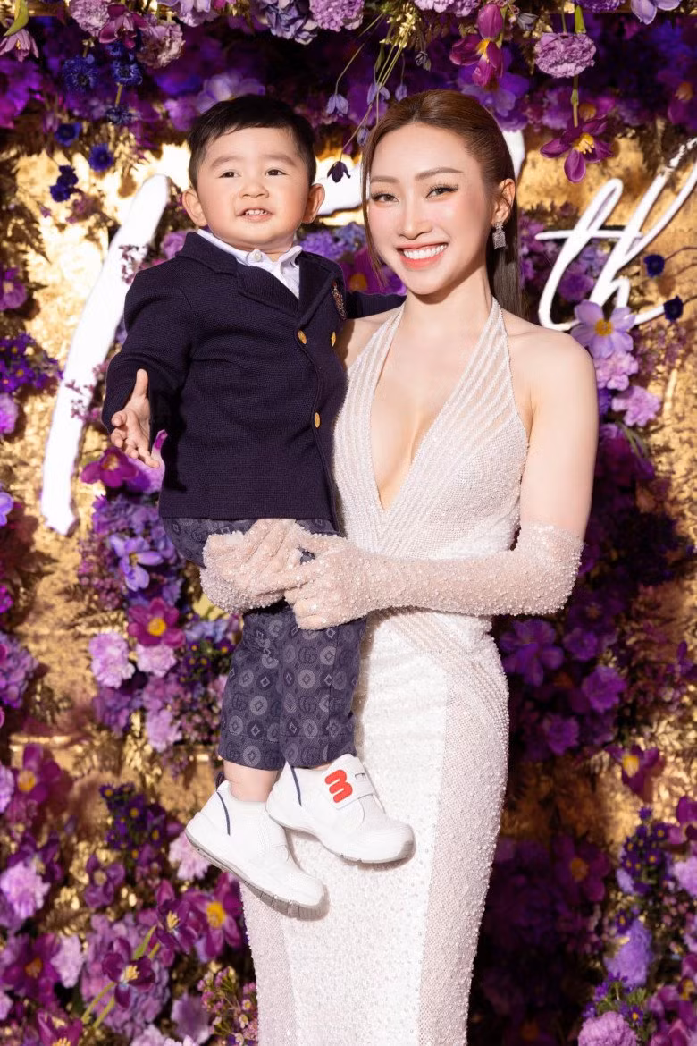 Qua đó có thể thấy Gia Khang là một trong những "rich kid" nổi tiếng nhất nhì showbiz Việt.