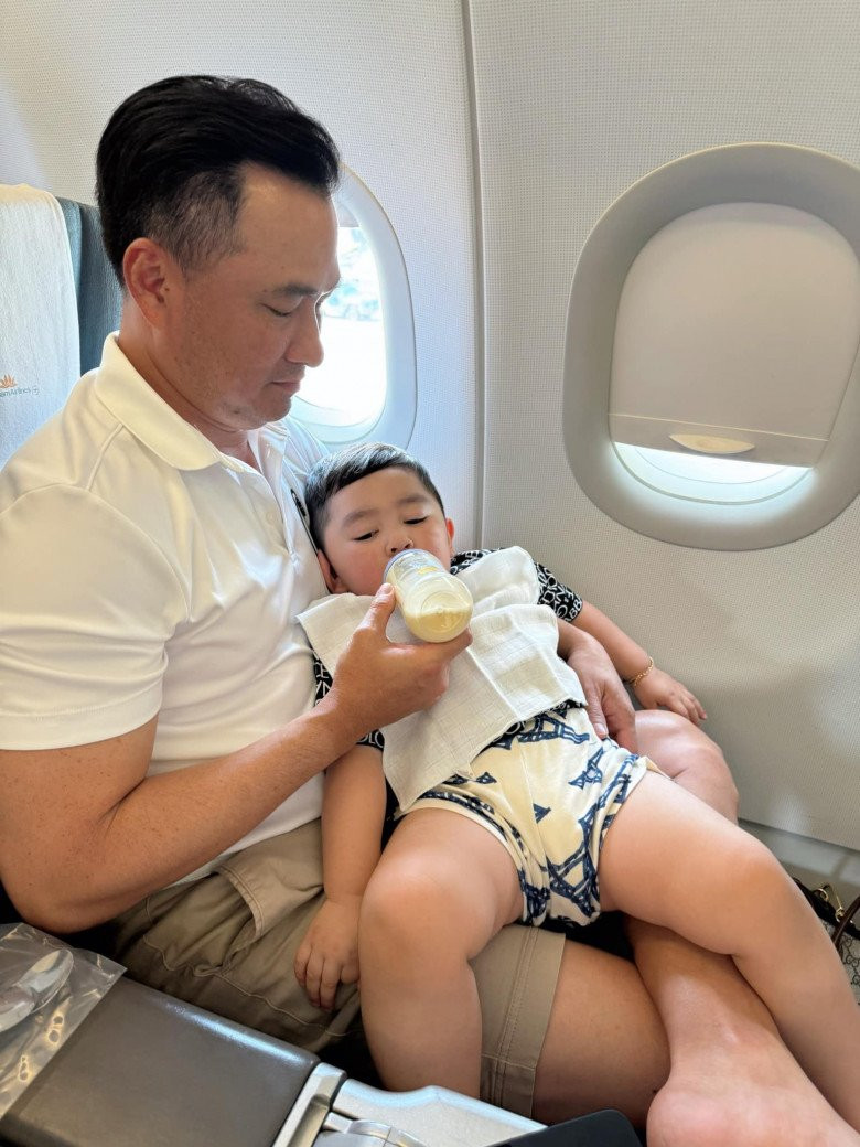 Từ khi sinh ra đến nay, cậu nhóc luôn được bố mẹ chăm chút ngoại hình đậm chất soái ca nhí.