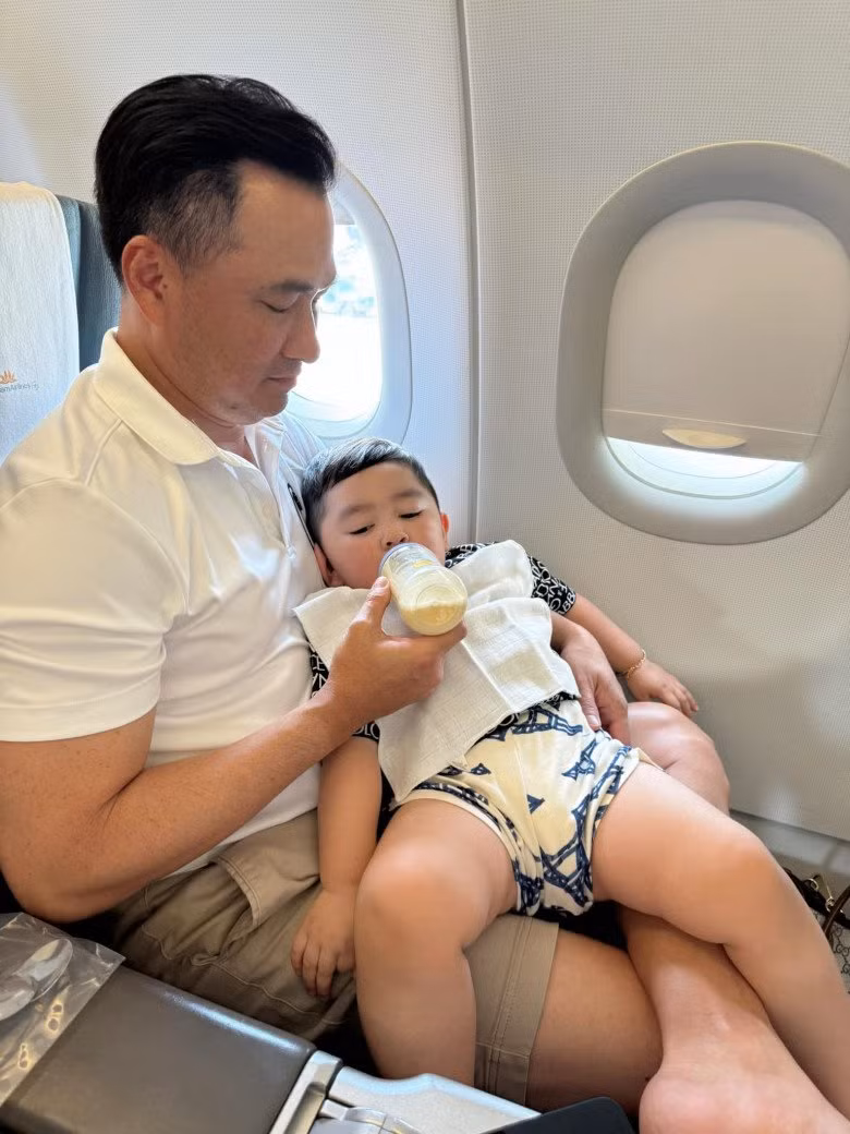 Từ khi sinh ra đến nay, cậu nhóc luôn được bố mẹ chăm chút ngoại hình đậm chất soái ca nhí.