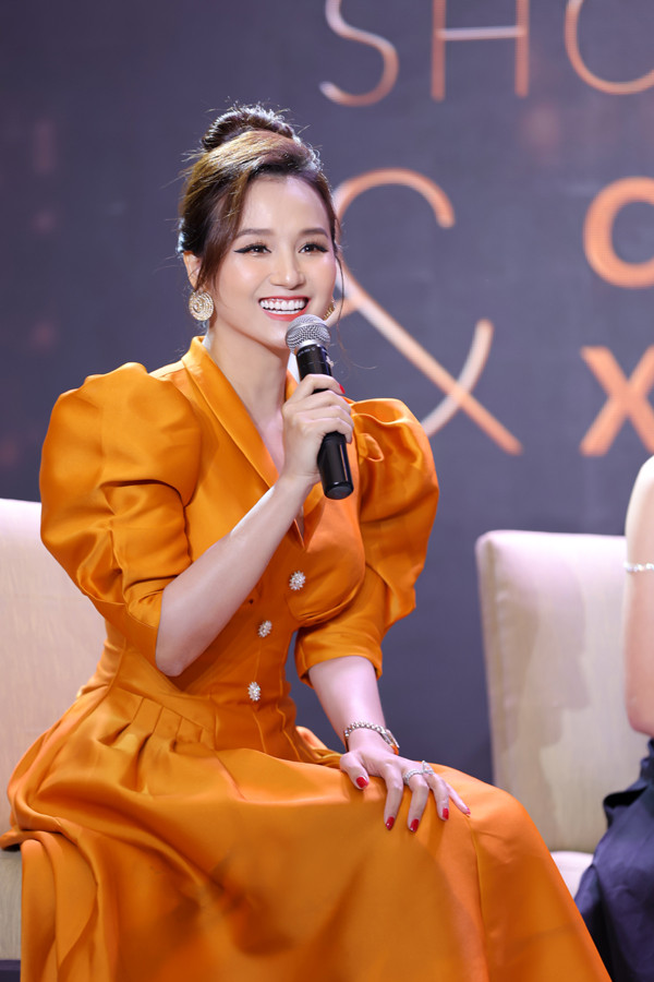 Lấy chồng đại gia, hiện tại nữ diễn viên đang là tổng giám đốc một công ty kim cương và điều hành hệ thống siêu thị gia đình. Ảnh: FBNV