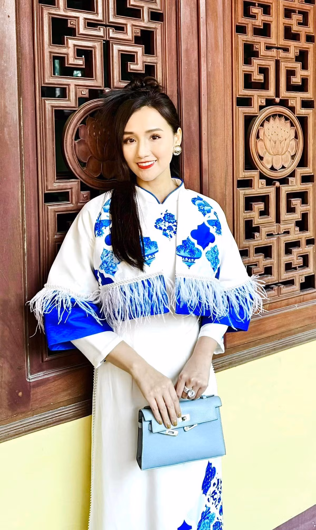 “Nu dien vien giau nhat mien Bac” song sang chanh, van nguoi uoc ao