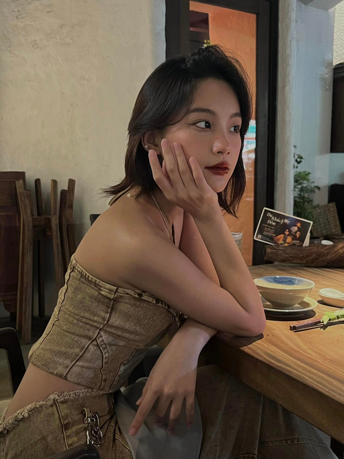 Không chỉ đóng phim, mỹ nhân người Tày cũng rất đắt show chụp ảnh quảng cáo và là một trong những người mẫu ảnh được yêu thích hiện nay. Ảnh: FB Thu Hà