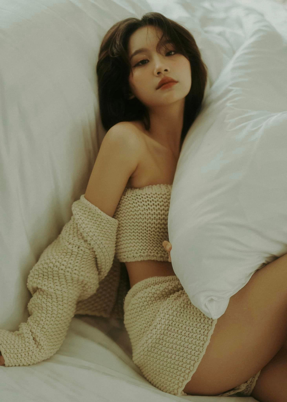 Thần thái của nữ diễn viên trong các bộ ảnh thời trang cũng khiến người nhìn bị cuốn hút. Ảnh: FB Thu Hà