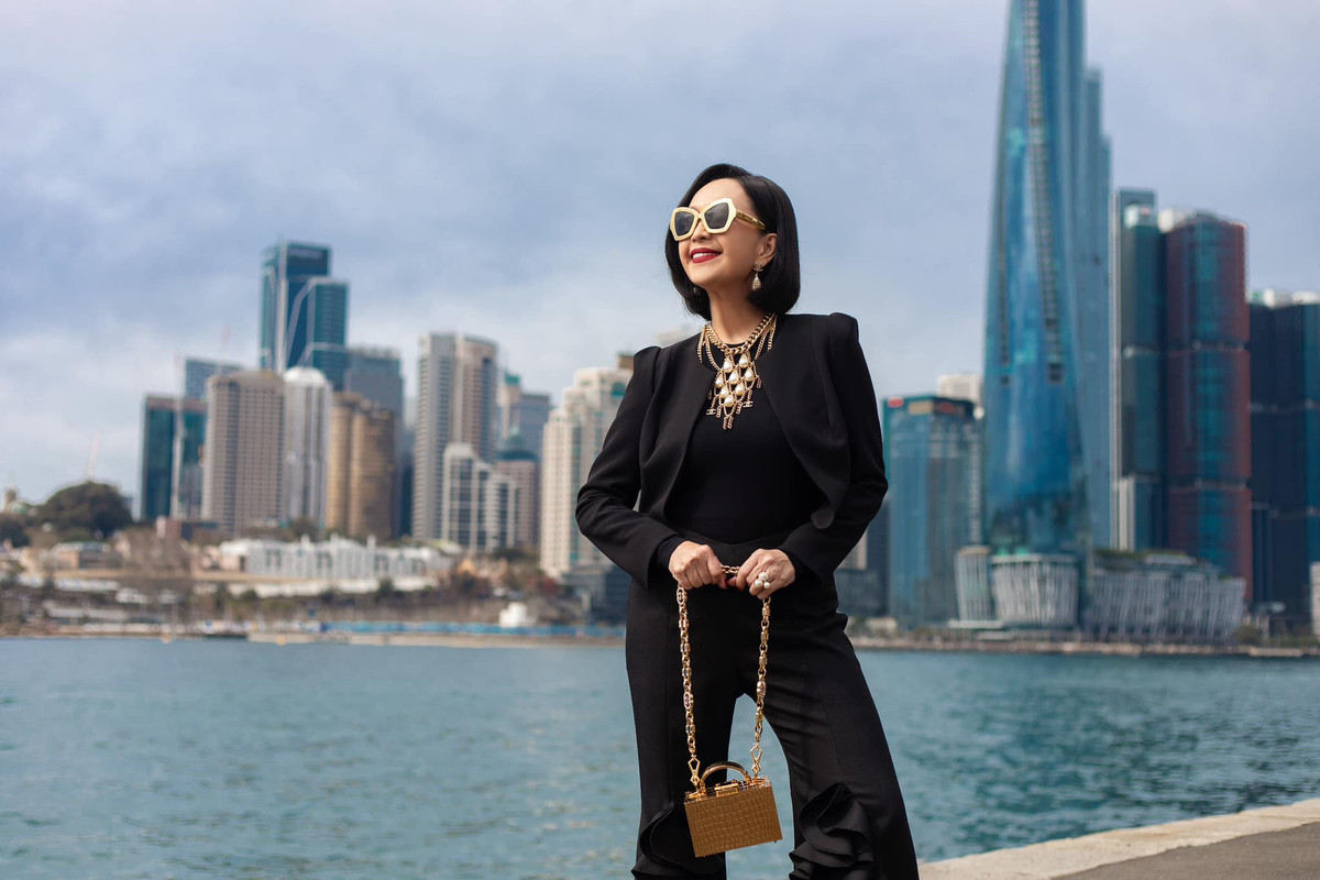 Cô có gu thời trang đáng nể đến mức giới mộ điệu còn ưu ái gọi cô là "biểu tượng thời trang không tuổi" trong làng mốt Việt. Ảnh: FB Diễm My