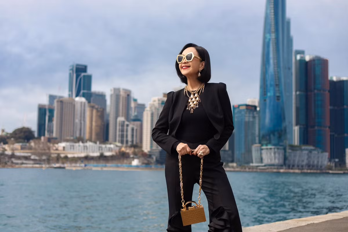 Cô có gu thời trang đáng nể đến mức giới mộ điệu còn ưu ái gọi cô là "biểu tượng thời trang không tuổi" trong làng mốt Việt. Ảnh: FB Diễm My