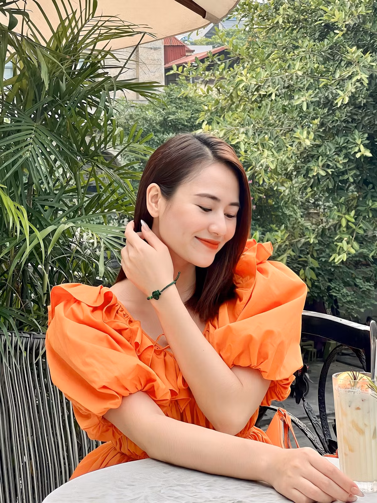 Gương mặt đẹp và vóc dáng thon thả của nữ diễn viên đã giúp cô cân hết tất cả các dạng trang phục. Ảnh: FBNV