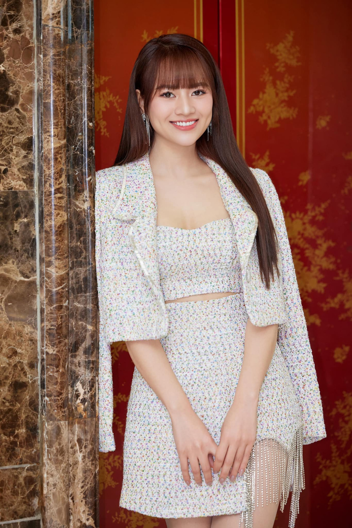 Khác hẳn trên phim với các vai diễn ăn mặc gợi cảm cũng như chụp các bộ ảnh thời trang quyến rũ song ngoài đời, Việt Hoa lại sở hữu phong cách thời trang khác biệt. Ảnh: FBNV