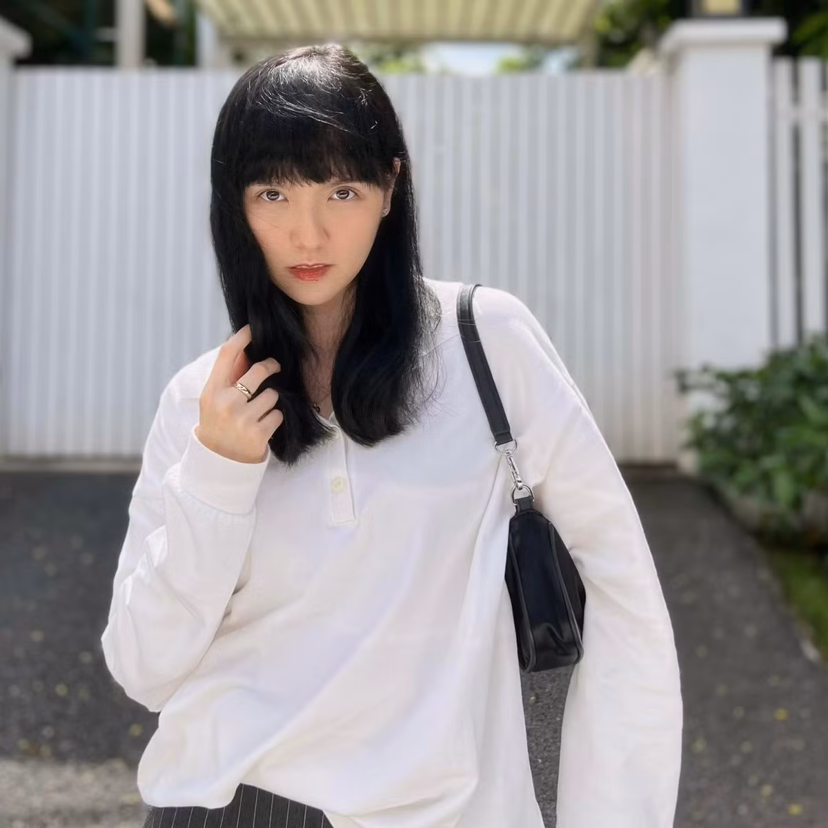 Mỗi lần Hải Tú xuất hiện luôn làm toát lên nét rạng rỡ, tràn đầy sức sống bởi trang phục màu sáng. Ảnh: FBNV