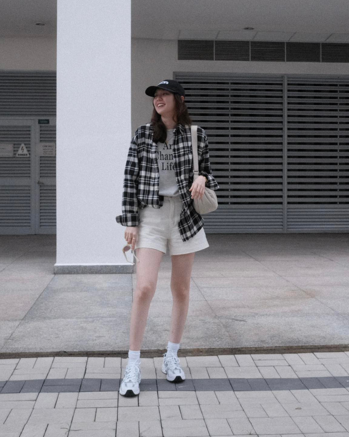 Thay vì diện toàn các món thời trang mang tông màu tối, dễ thấy phong cách của Hải Tú phủ sóng bởi những item có gam màu tươi tắn. Ảnh: FBNV