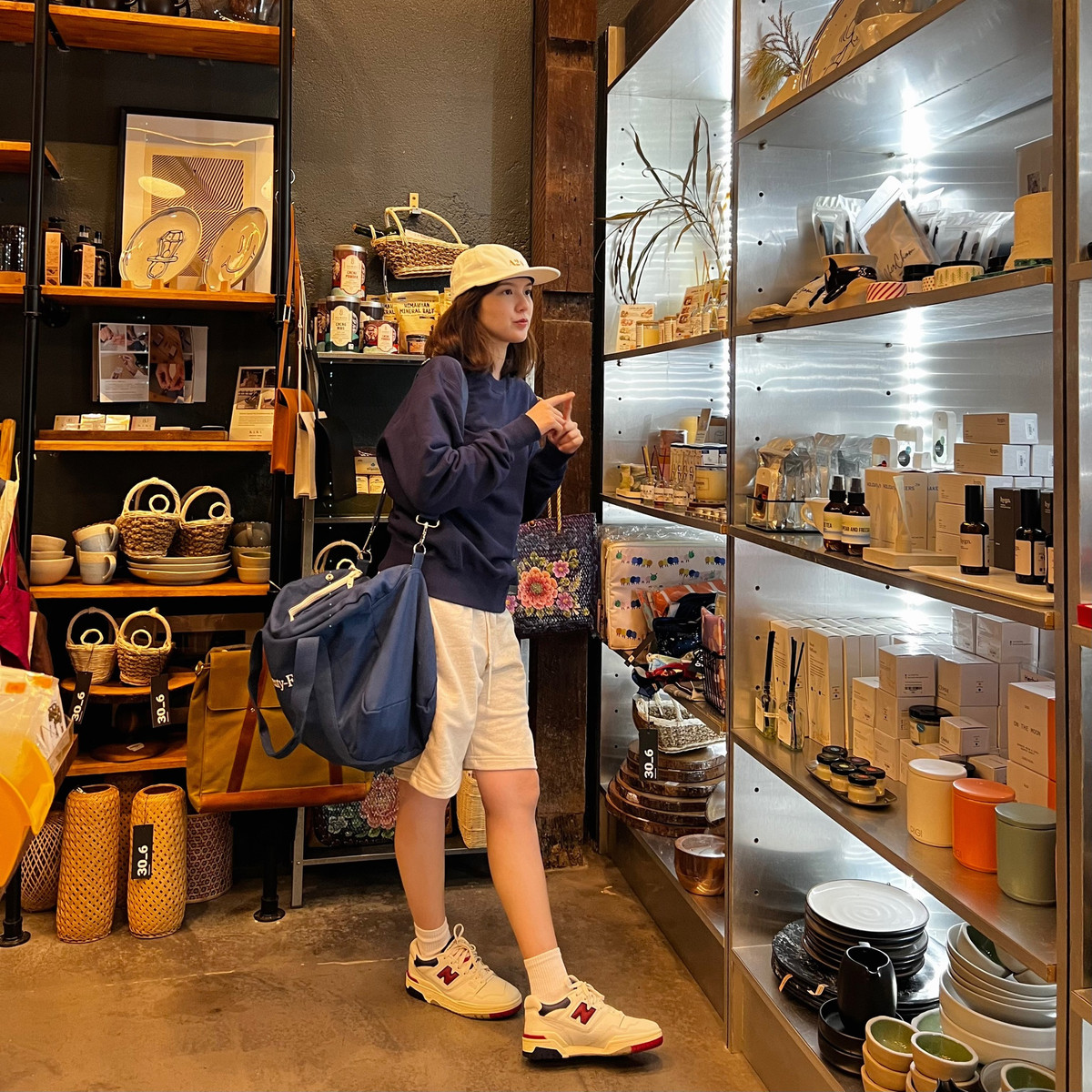 Nhiều người đánh giá cô xinh đẹp tự nhiên, trong trẻo qua thời gian. Ảnh: FBNV