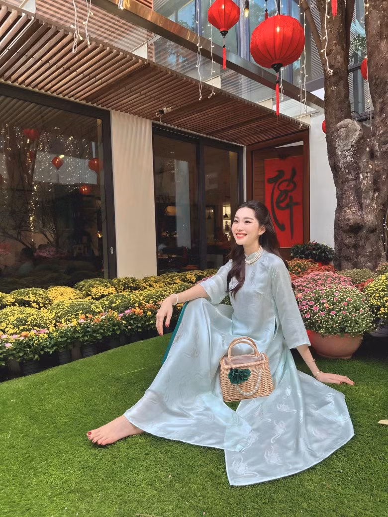 Hoa hậu Việt Nam 2012 Đặng Thu Thảo vốn được mệnh danh là "thần tiên tỷ tỷ". Kể từ khi công khai hẹn hò doanh nhân Trung Tín và tiến đến hôn nhân, cuộc sống của cô càng khiến nhiều người ngưỡng mộ. Ảnh: FBNV