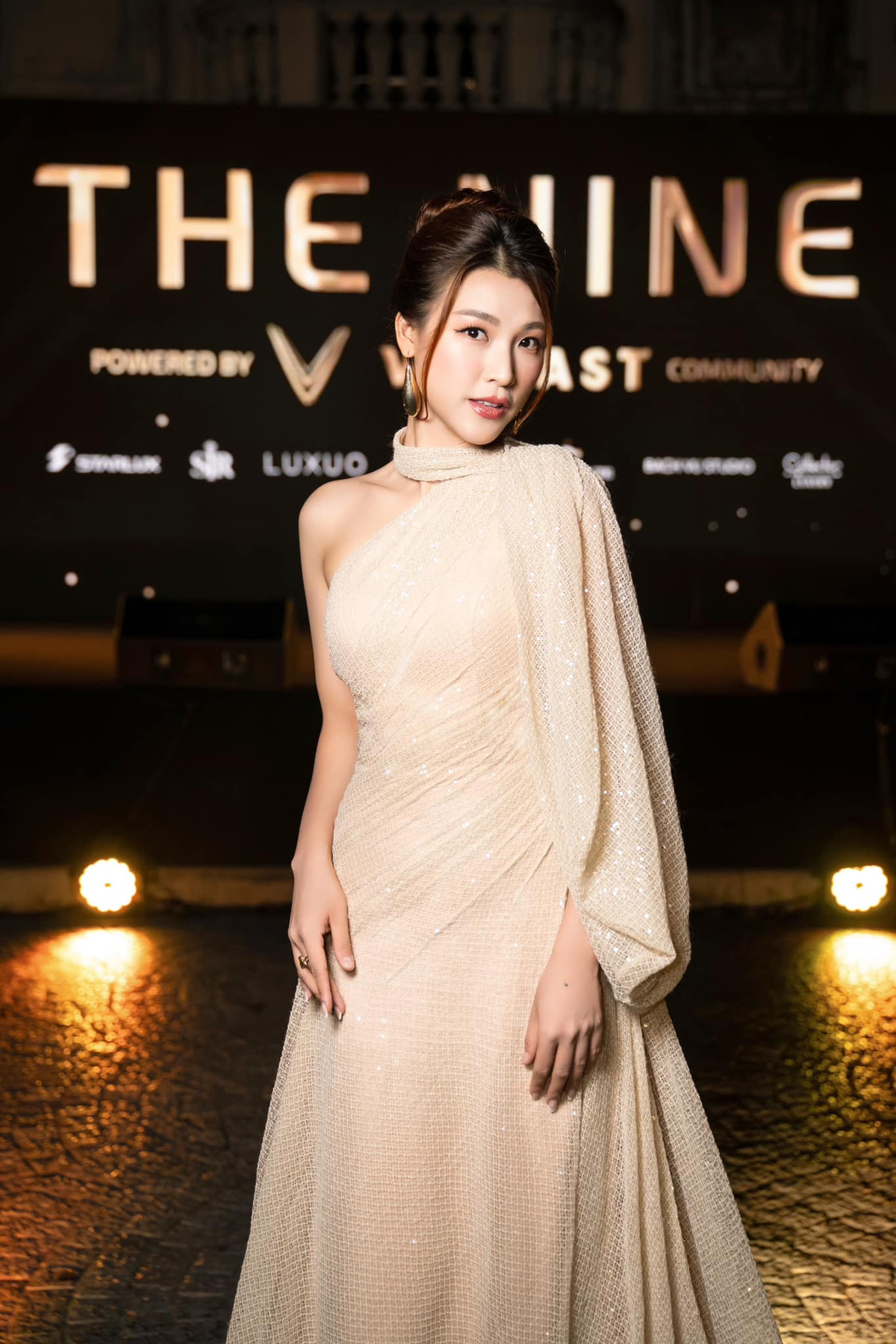 Hoàng Oanh đẹp quyến rũ khi đảm nhận vai trò MC trong một sự kiện. Ảnh: FB Vu Ngoc Hoang Oanh