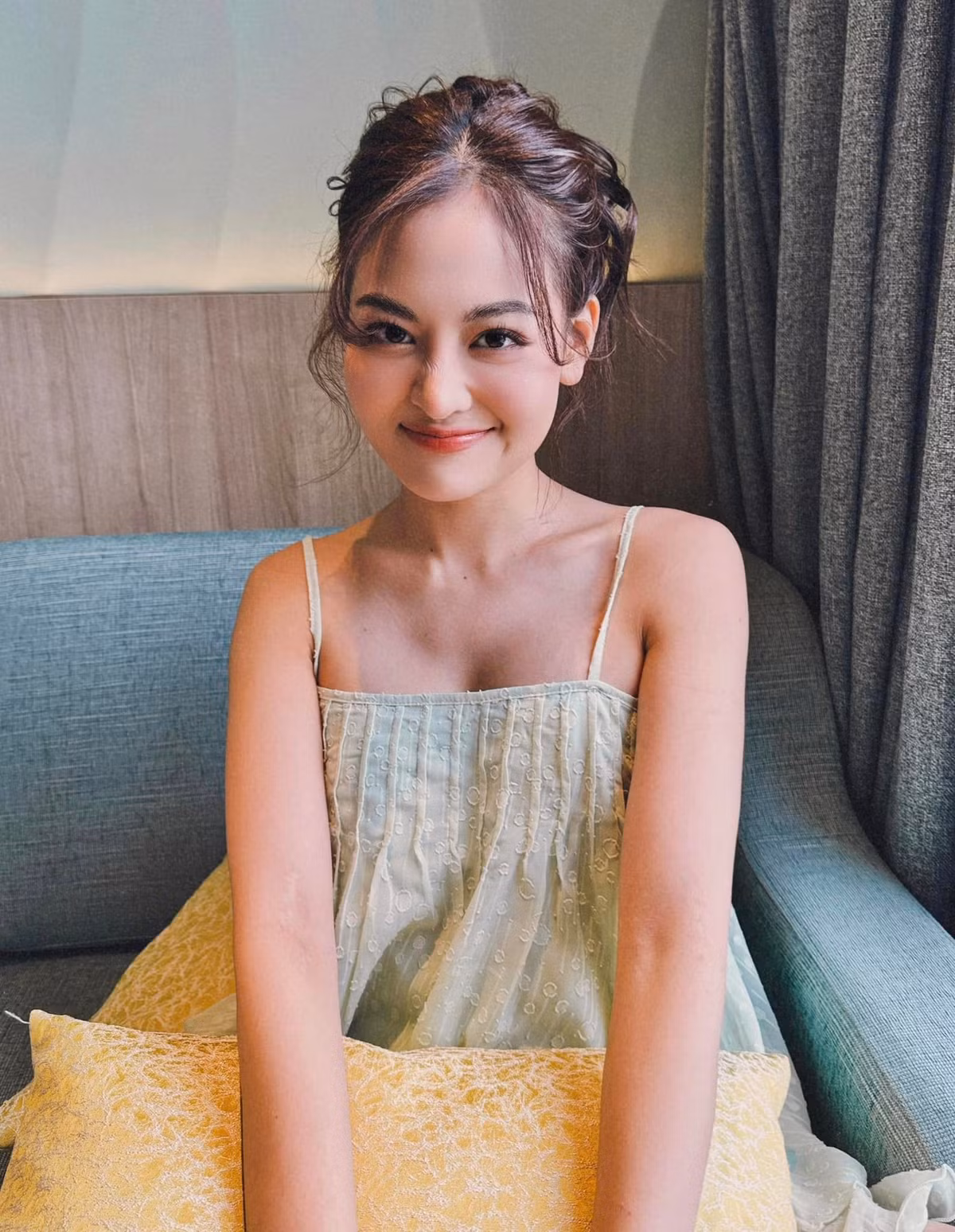 Diễn viên Thuỳ Anh chụp ảnh nhí nhảnh, cô còn gọi mình là "em bé". Ảnh: FB Thuỳ Anh