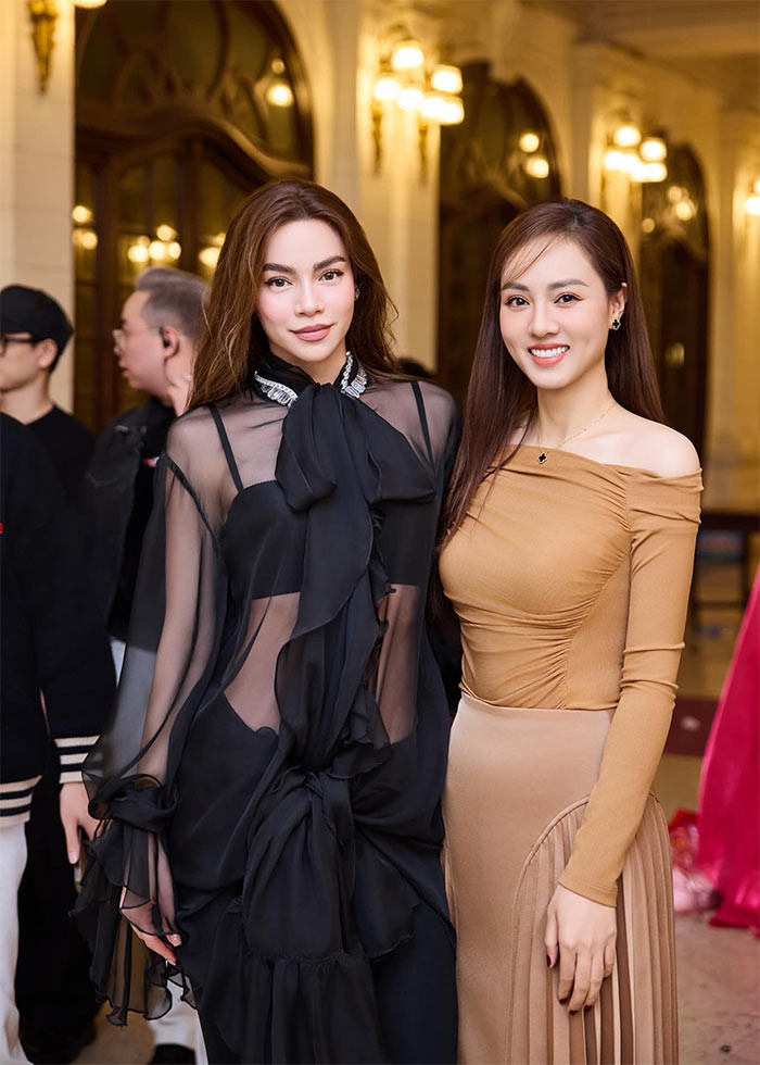 Ngọc Hà "đọ sắc" với ca sĩ Hồ Ngọc Hà trong một sự kiện.