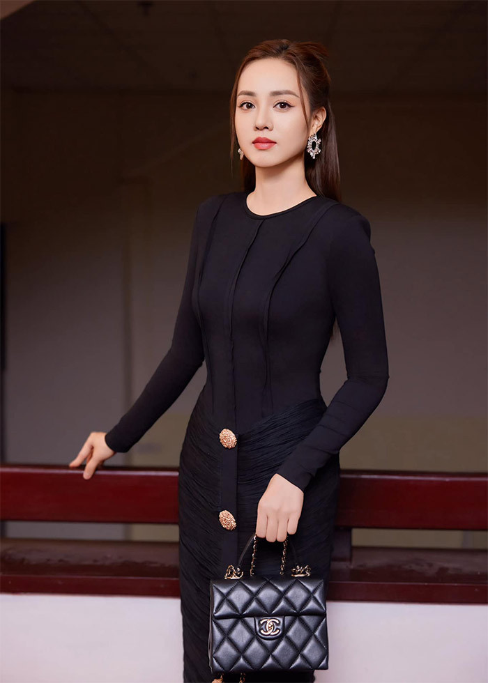 Tháng 9/2024, Ngọc Hà đã quyết định nâng mũi lần hai. Ngọc Hà cho biết cô từng sửa mũi cách đây 14 năm nhưng hiện tại dáng mũi này không thấy phù hợp nữa nên quyết tâm chỉnh sửa lại.